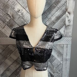 LUCY PARIS SEAUIN BLACK AND SILVER SHRUG SIZE L